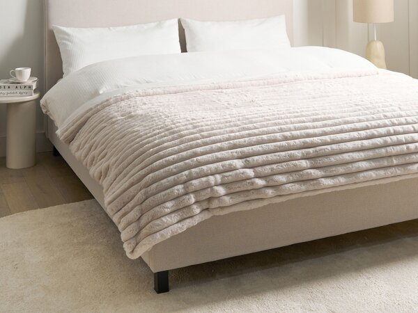 Prikrývka svetlobéžová polyester umelá kožušina 150 x 200 cm mäkká huňatá obývačka spálňa