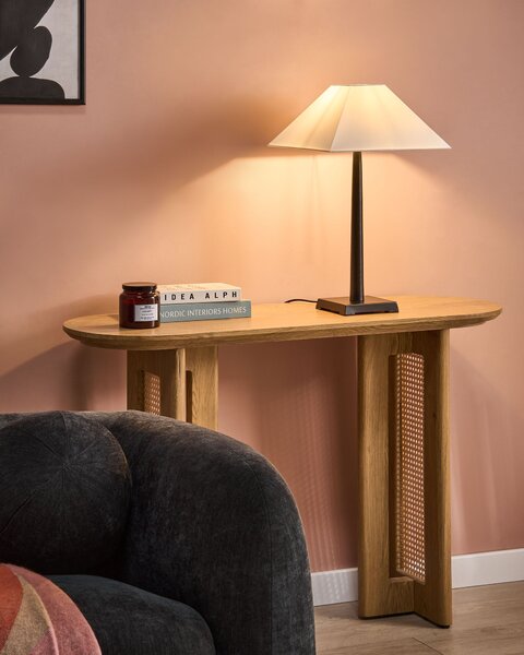 Stolná lampa čierny železný stojan biele látkové tienidlo moderný dizajn obývacia izba spálňa