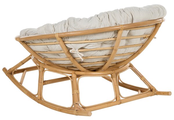 Hojdacie kreslo prírodná svetlobéžová ratan bavlnené vankúše interiér exteriér boho štýl záhrada terasa balkón