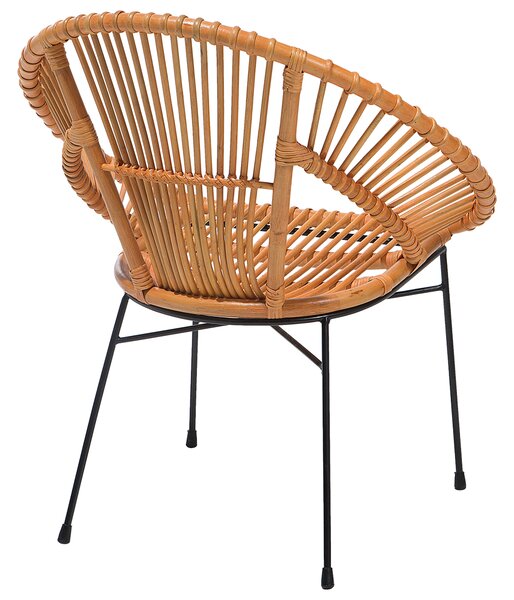 Kreslo pieskovo béžové ratan prútené čierne kovové nohy dizajnové papasan stolička moderný retro štýl obývačka jedáleň