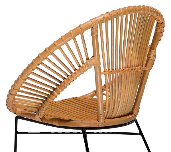 Kreslo pieskovo béžové ratan prútené čierne kovové nohy dizajnové papasan stolička moderný retro štýl obývačka jedáleň