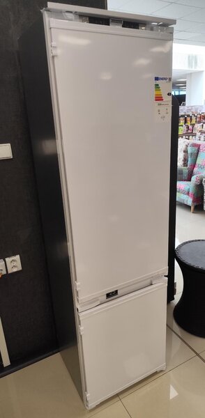 BEKO BCNA306E4SN + kupóny na daľší nákup - Kombinovaná chladnička zabudovateľná