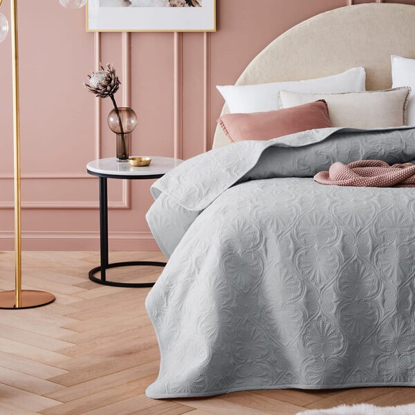 Dekorstudio Elegantný prehoz na posteľ LEILA v svetlosivej farbe Rozmer prehozu (šírka x dĺžka): 170x210cm