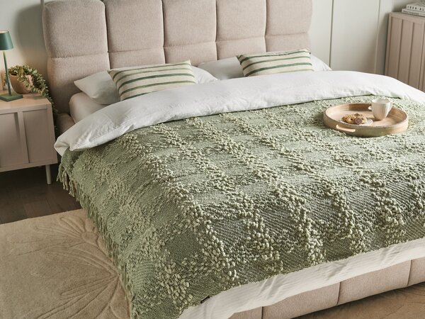 Deka zelená látková 150 x 200 cm pletená prikrývka na posteľ so strapcami a vzorom