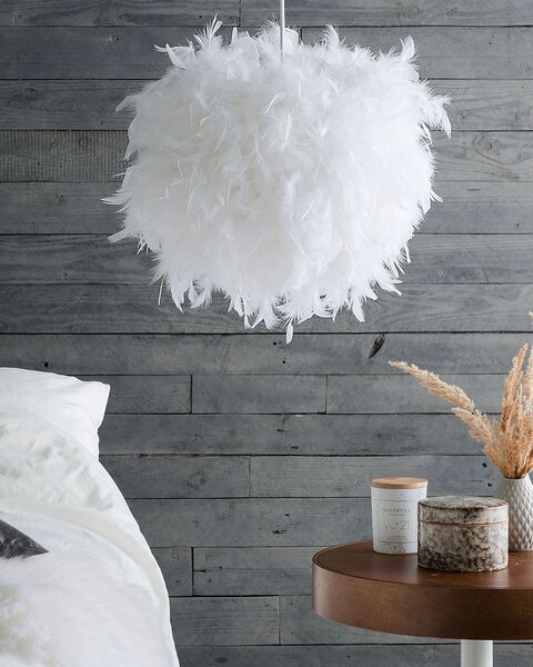 Závesná lampa biela okrúhle tienidlo z peria guľaté svietidlo glamour moderný štýl