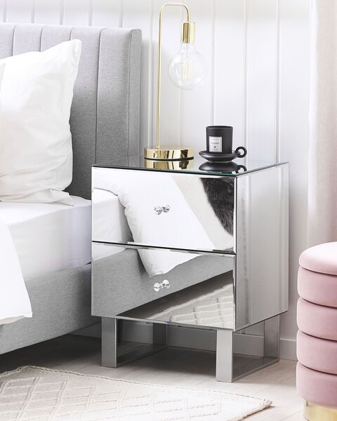 Nočný stolík strieborný sklo kov MDF zrkadlový efekt 48 x 35 x 60 cm 2 zásuvky úložný priestor glamour štýl spálňa