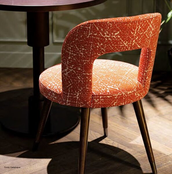 HOLLY dizajnová stolička S masívne nohy