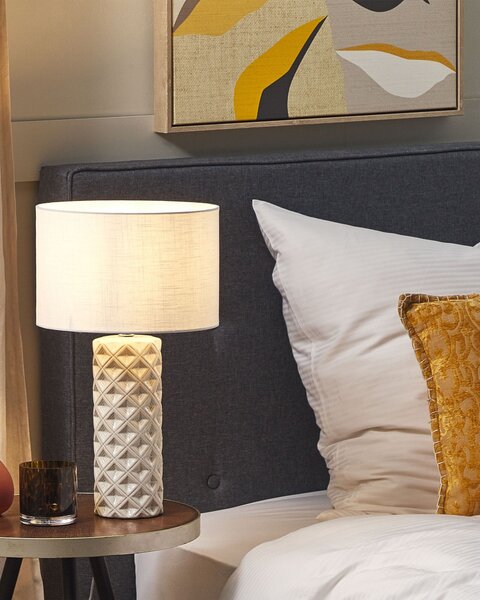 Stolná lampa béžová keramická 49 cm geometrický vzor béžové látkové tienidlo obývacia izba spálňa