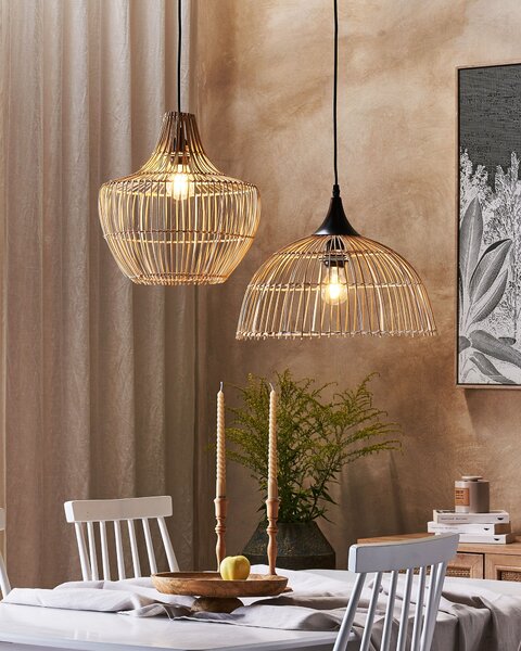 Závesná lampa prírodná béžová otvorené ratanové tienidlo čierny kábel boho dizajn osvetlenie do interiéru