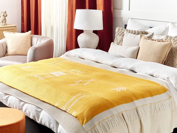Prikrývka žltá akryl polyester 130 x 170 cm geometrický vzor strapce moderný štýl obývacia izba spálňa