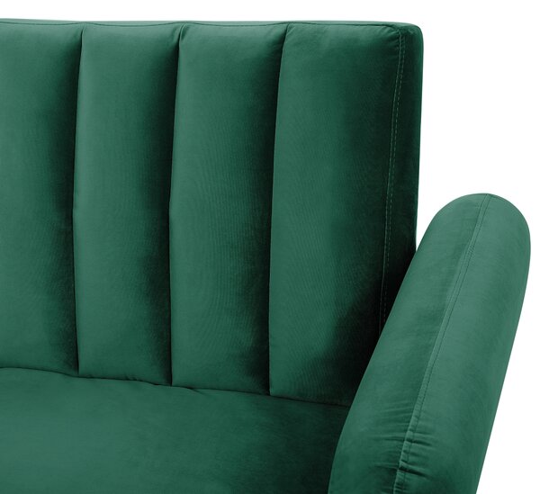 Rozkladacia pohovka smaragdovozelená zamatové čalúnenie vhodná na spanie elegantná moderná obývacia izba spálňa