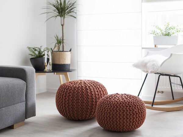 Puf taburetka medená okrúhla bavlnená 50 x 35 cm pletená podnožka výplň z polystyrénového granulátu