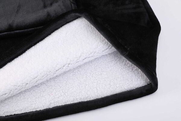 Deka s rukávmi HOODIE čierna