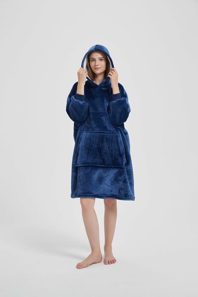 Deka s rukávmi HOODIE námornícka modrá