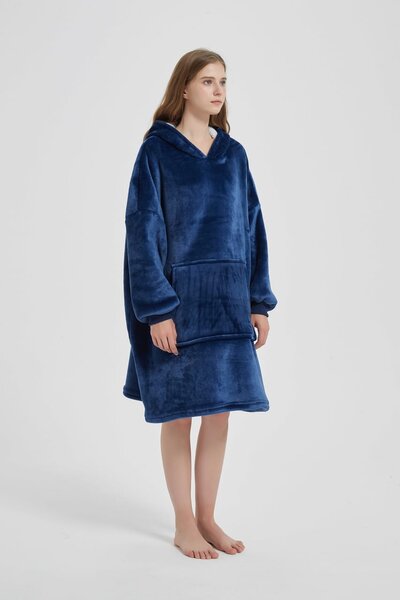 Deka s rukávmi HOODIE námornícka modrá