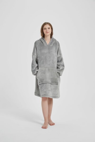 Deka s rukávmi HOODIE sivá