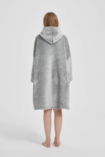 Deka s rukávmi HOODIE sivá