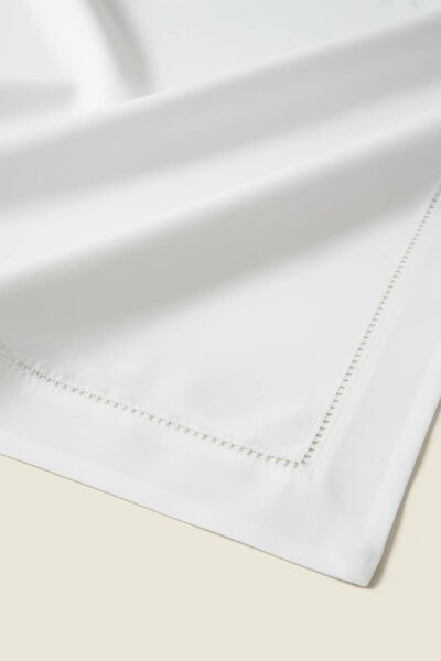 Obrus CLASSY biely Rozmer: 140x180 cm