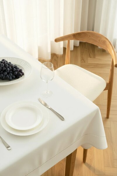 Obrus CLASSY biely Rozmer: 140x180 cm
