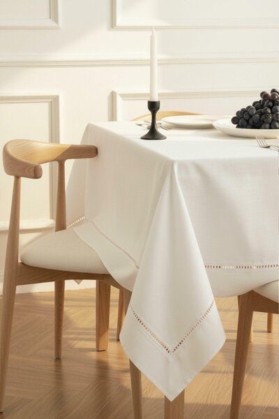 Obrus CLASSY biely Rozmer: 140x180 cm