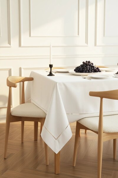 Obrus CLASSY biely Rozmer: 140x180 cm