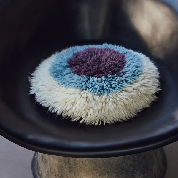 Vlněný polštář Fluffy Eye Catcher Ø 40 cm