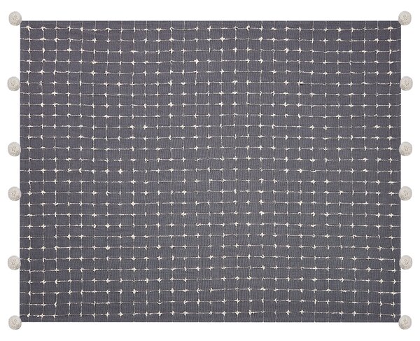 Deka sivá bavlnená 125 x 150 cm geometrický vzor brmbolce textilná dekorácia obývacia izba spálňa