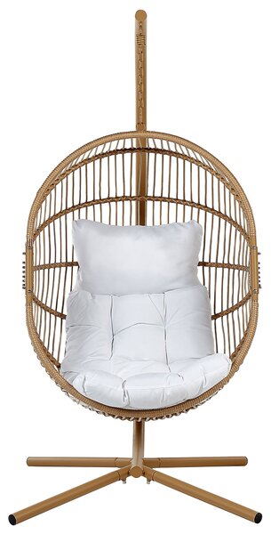 Závesné kreslo prírodné béžové umelý ratan kovový rám biely vankúš oválny tvar boho dizajn