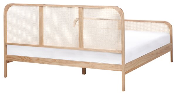 Posteľ svetlohnedá borovicové drevo 180 x 200 cm s čelom s viedenským výpletom lamelový rošt minimalistický rustikálny štýl spálňa