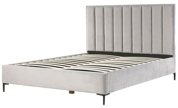 Posteľ s úložným priestorom sivá zamatové čalúnenie 180 x 200 cm čierne kovové nohy prešívané čelo lamelový rošt moderný štýl spálňa