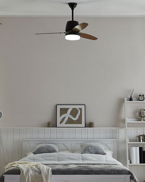 Stropný ventilátor so svetlom čierna tmavé drevo kov 3 lopatky s diaľkovým ovládaním moderný štýl obývacia izba spálňa