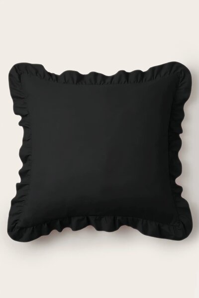 Saténová obliečka na vankúš RUFFY PREMIUM čierna Rozmer: 50x70 cm