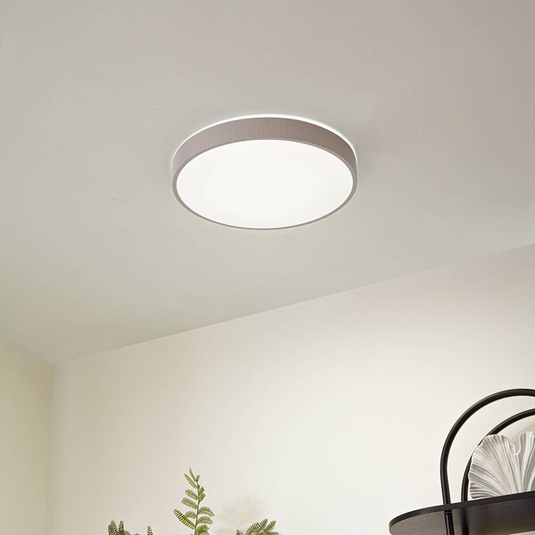 Lindby Stropné LED svetlo Zylo, farba taupe, Ø 49 cm, stmievateľné, Krémová / jantárovo žltá, Obývacia izba / jedáleň, Plast, Závesné svietidlo