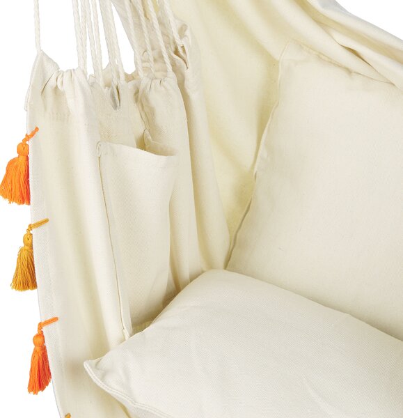 Závesné hojdacie kreslo béžové bavlna a polyester oranžové strapce do interiéru a exteriéru boho štýl