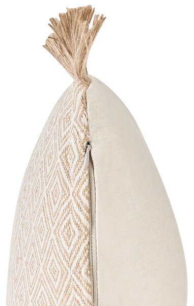 Sada 2 dekoratívnych vankúšov béžová polyester 45 x 45 cm štvorcový tvar geometrický vzor so strapcami boho retro štýl doplnky