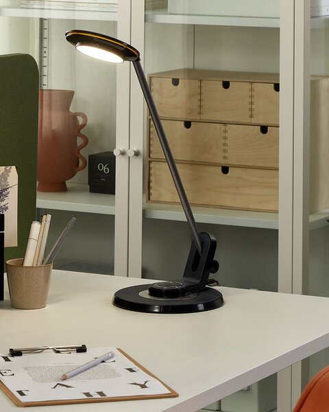 LED stolová lampa čierna a strieborná kovová kancelárska lampa s nastaviteľným ramenom a stmievačom USB port