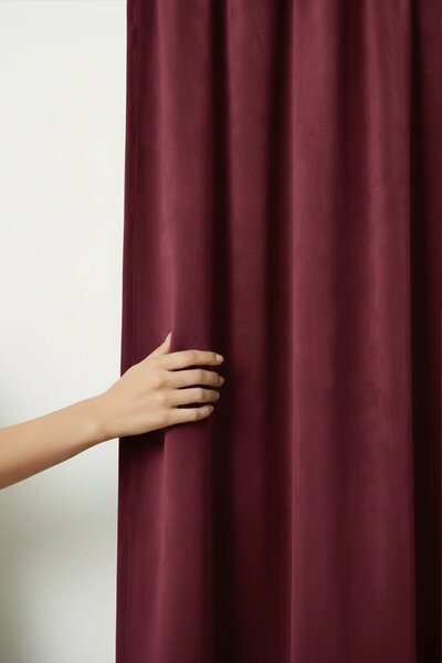 Velúrový záves SOFT VELVET bordový na riasiacu pásku Rozmer: 140x270 cm