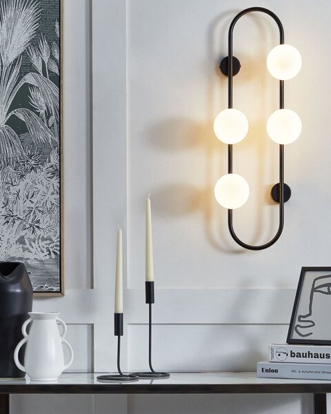Nástenná lampa čierna kov železo 70 cm so 4 sklenenými svietidlami moderný dizajn guľaté tienidlá moderné osvetlenie