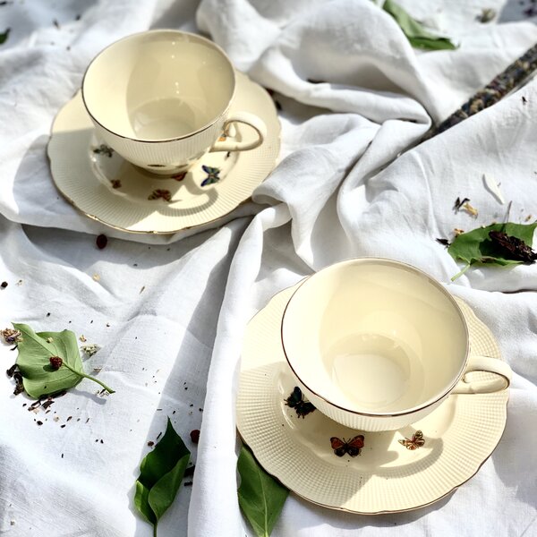 Porcelánová šálka na nohe s podšálkou Ecru Butterflies 125 ml sada 2ks