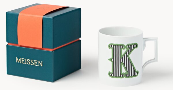 Westwing x MEISSEN, Ručne vyrobený hrnček's ozdobným motívom Initials