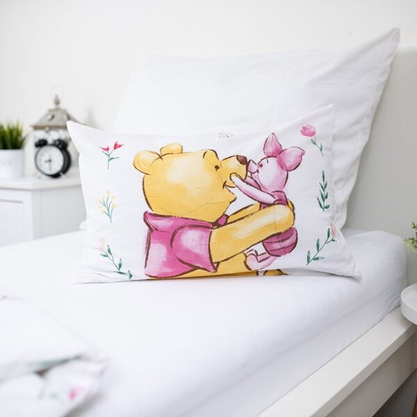 Bavlnená detská obliečka do postieľky 100x135 cm Winnie the Pooh "Pooh Hugs" – Jerry Fabrics