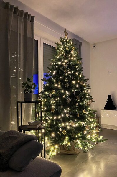 Svietiaci umelý vianočný stromček NORDMANN LED, výška 210 cm, plast, zelená