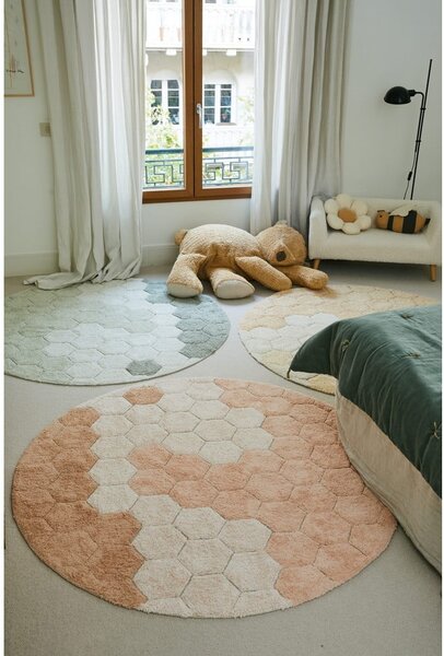 Svetloružový prateľný ručne tkaný bavlnený okrúhly koberec ø 140 cm Honeycomb Rose – Lorena Canals