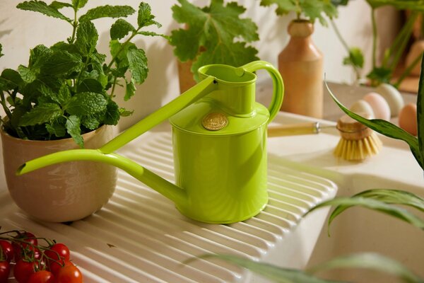 Krhlička na polievanie Fazeley Flow Apple Green – 1 l