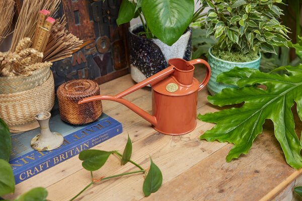 Kanvička na zalievanie Fazeley Flow Terracotta Orange – 1 l