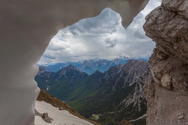 DIMEX | Vliesové fototapety na stenu Výhľad na dolomity MS-5-1696 | 375 x 250 cm | modrá, biela, šedá