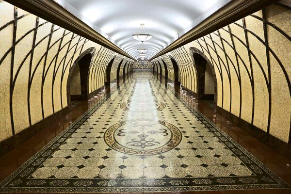 DIMEX | Vliesové fototapety na stenu Metro v Almaty MS-5-2819 | 375 x 250 cm | biela, žltá, hnedá
