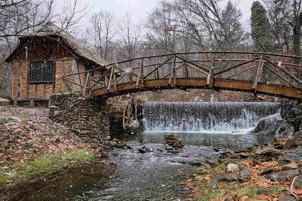 DIMEX | Vliesové fototapety na stenu Starý mlyn MS-5-1233 | 375 x 250 cm | biela, hnedá, šedá