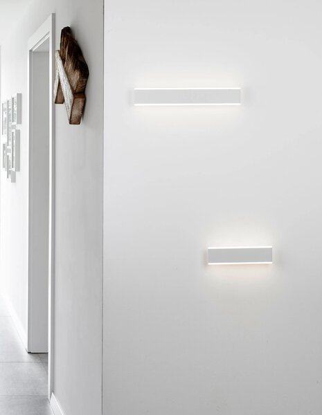LED nástenné svietidlo Line 30.4 biele