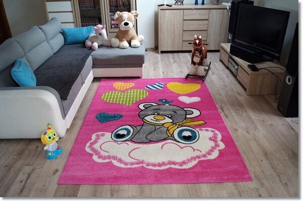 Dekorstudio Detský koberec KIDS - Ružový s Mackom Rozmer koberca: 160x220cm